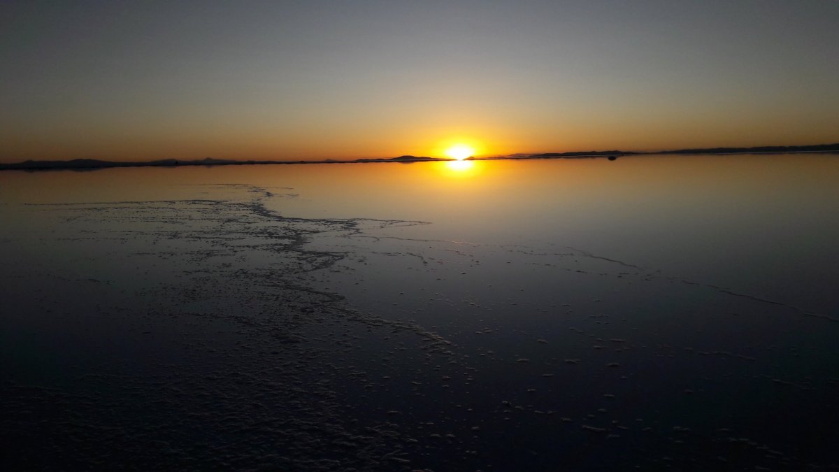 Svítání na Salar de Uyuni.