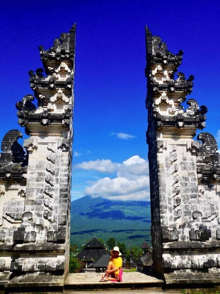 Chrám Lempuyang, v pozadí Agung