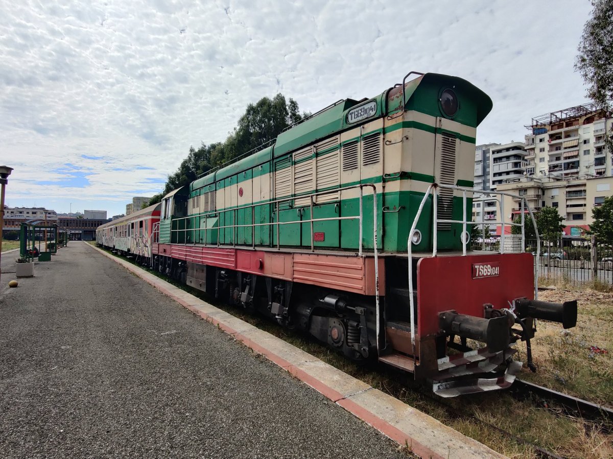 Vlak v Drači
