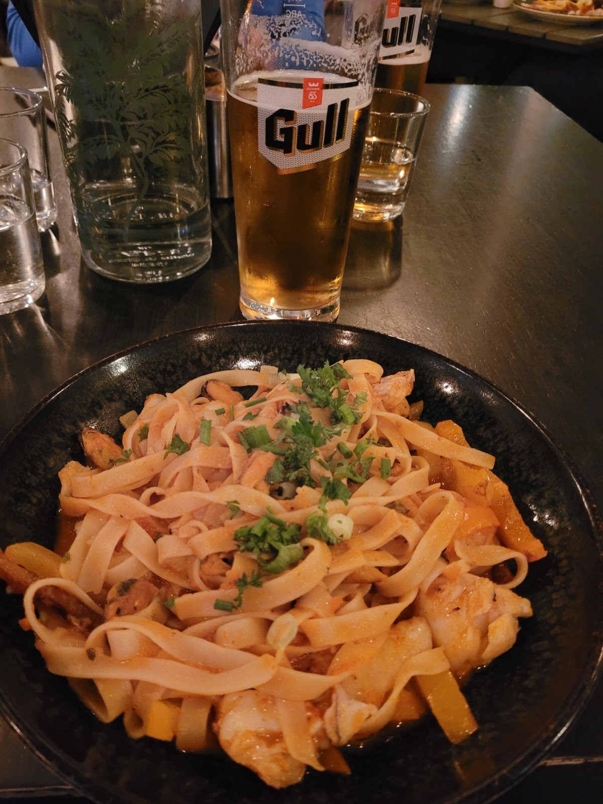 Večeře včetně pití za cca 900 Kč/osobu