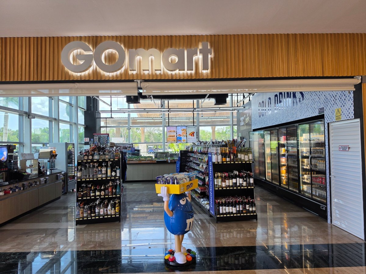 Minimarket ve veřejné části příletové haly