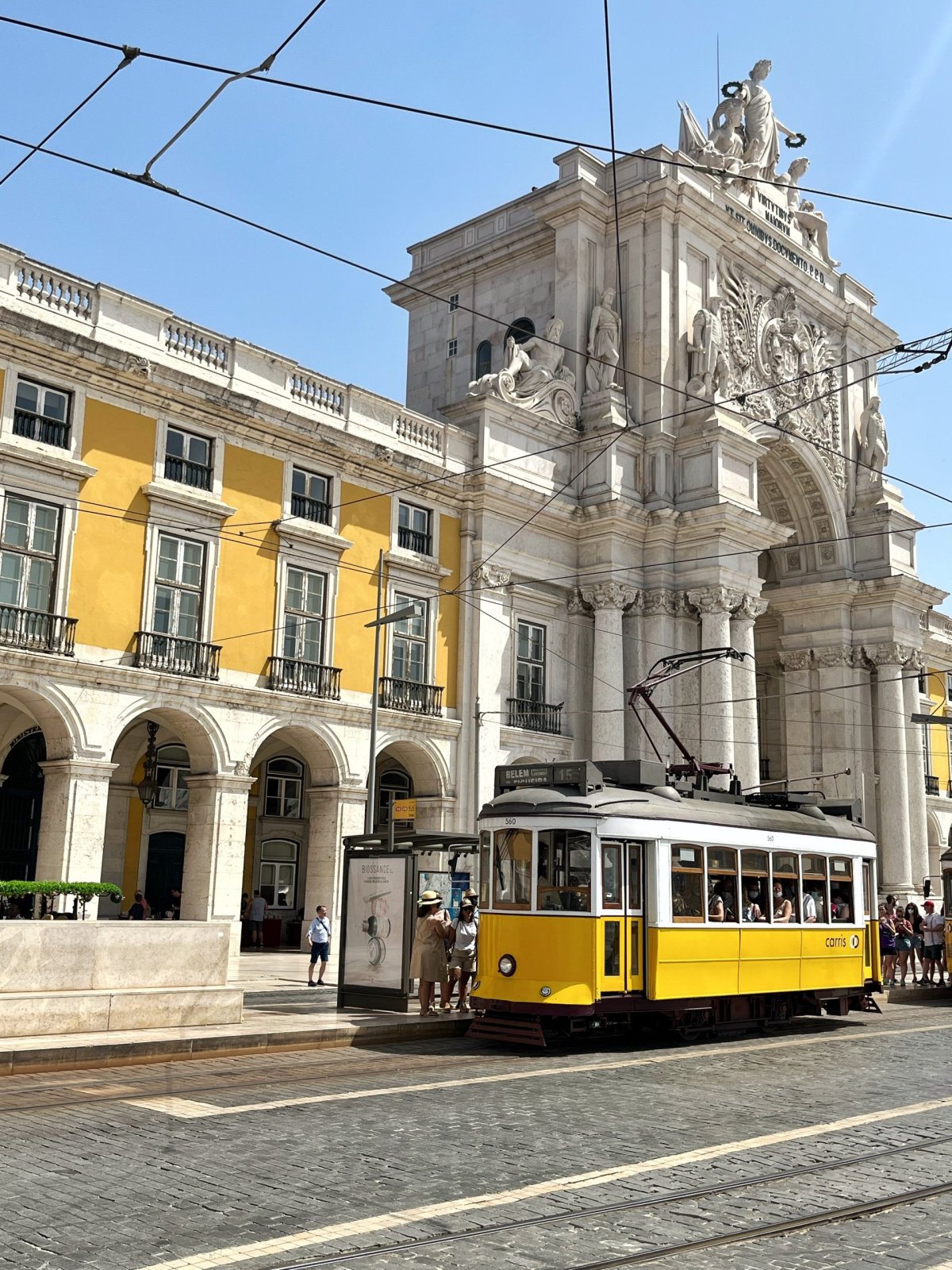 Typická žlutá tramvaj