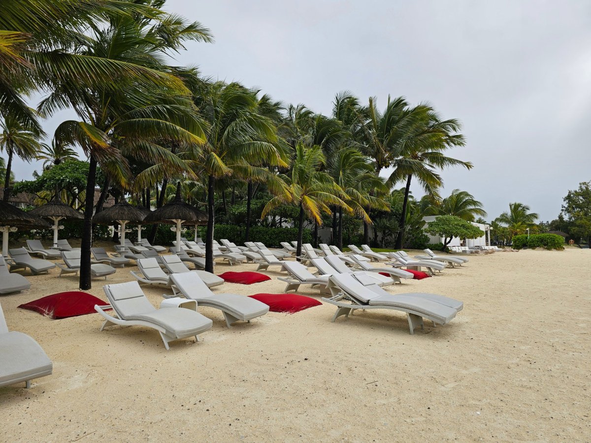 Lehátka na hotelové pláži Veranda Palmar