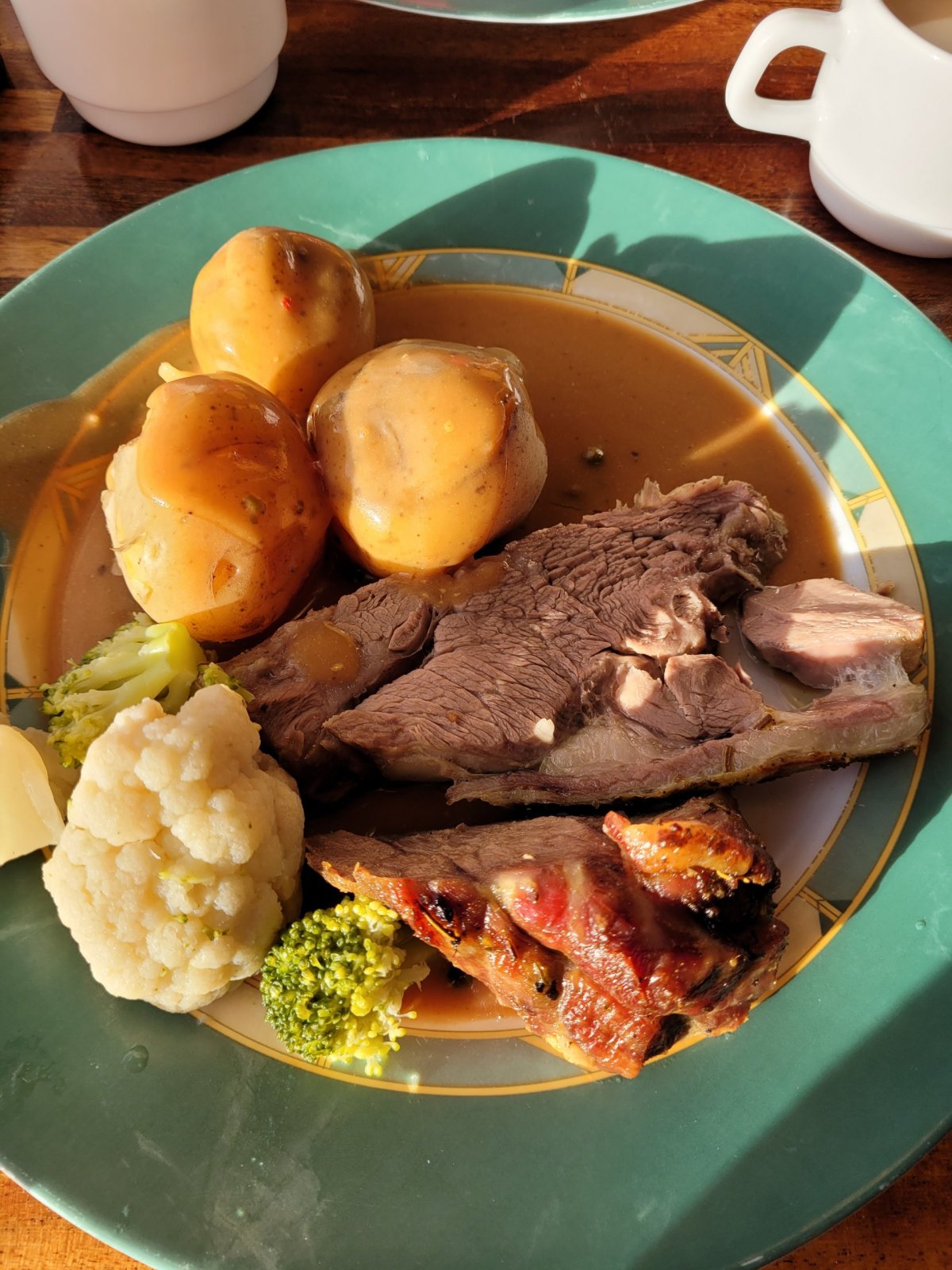 Skopové za pěkných 300 Kč. Včetně polévky, salátu, vody a kafe.