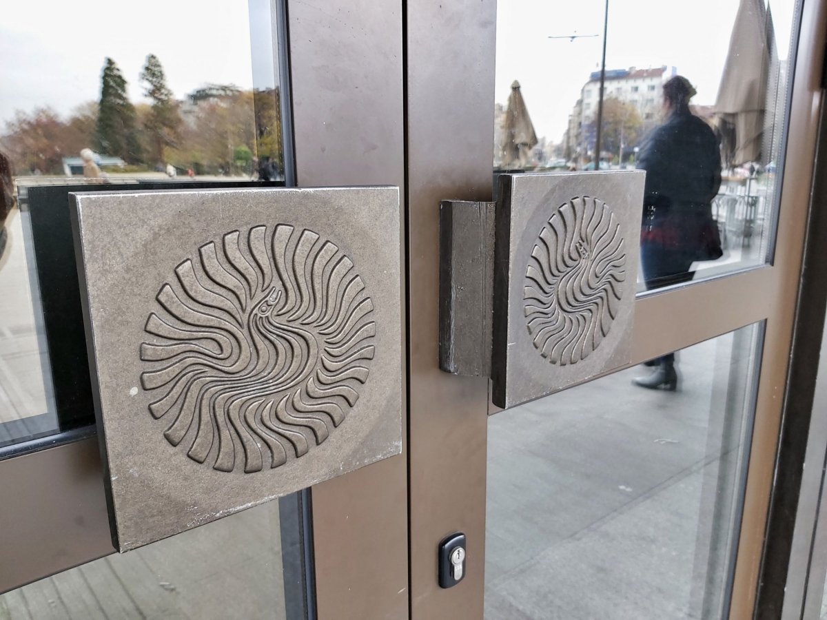 National Palace of Culture - znak je i na detailech