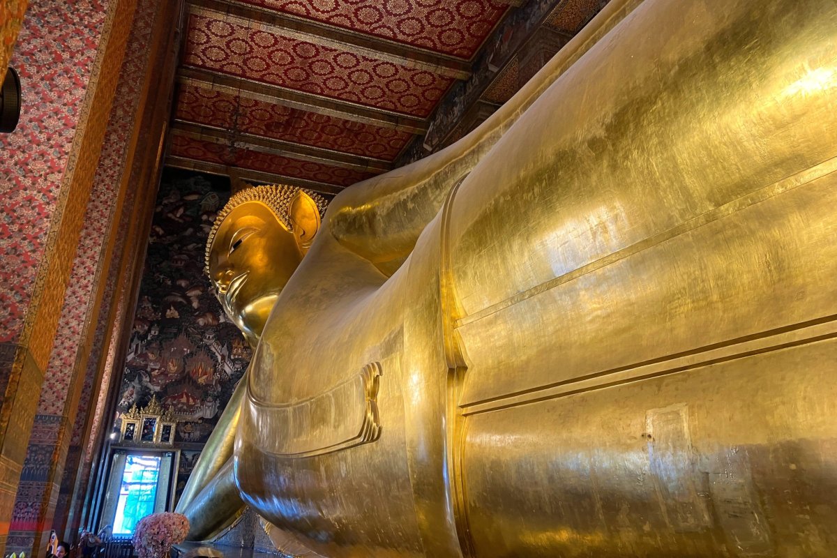 Ležící Buddha, na fotku čekejte frontu