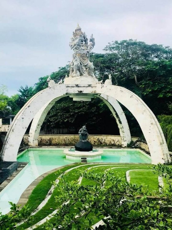 Uluwatu Temple a Tanah Lot