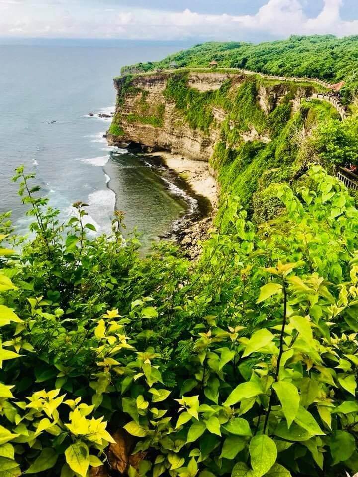 Uluwatu Temple a Tanah Lot