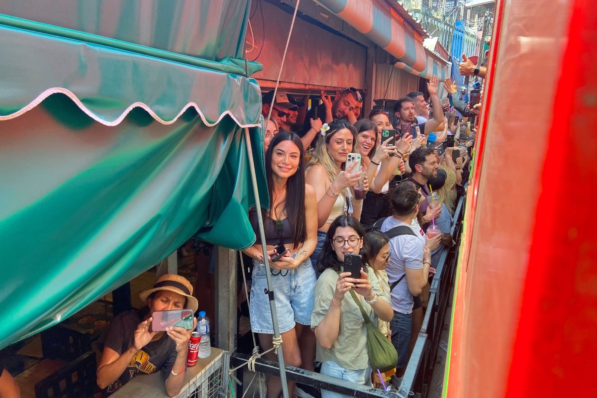 Jízda vlakem přes trhy