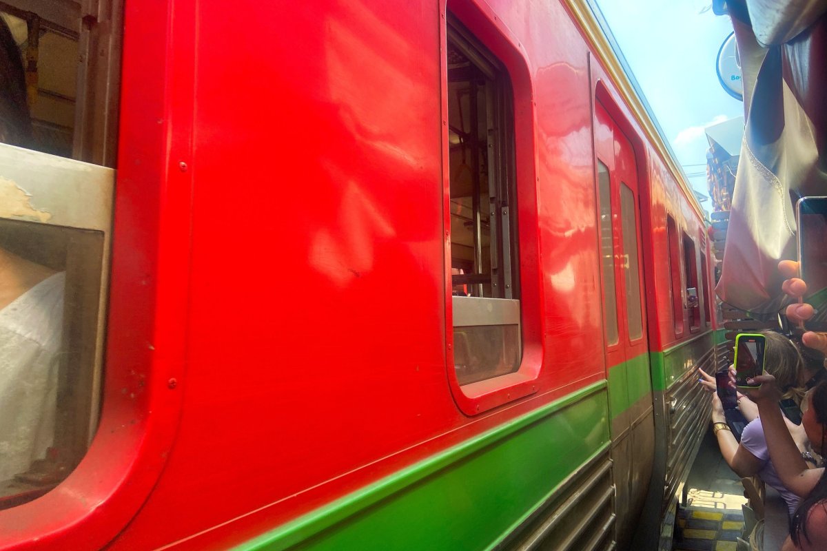 Těsný průjezd okolo nás