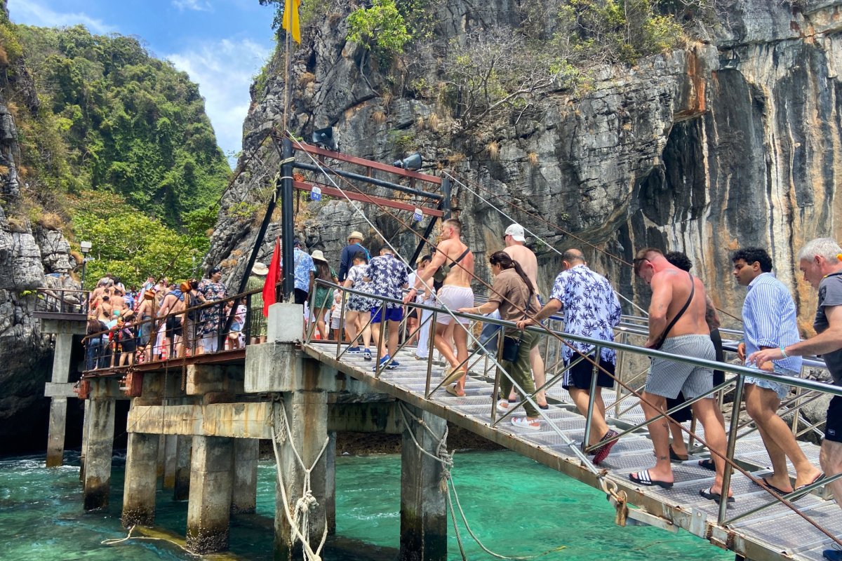 Přistání na Phi Phi leh