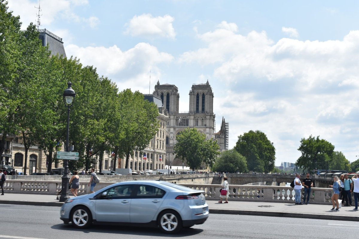 Notre-Dame (teď už bez střechy)
