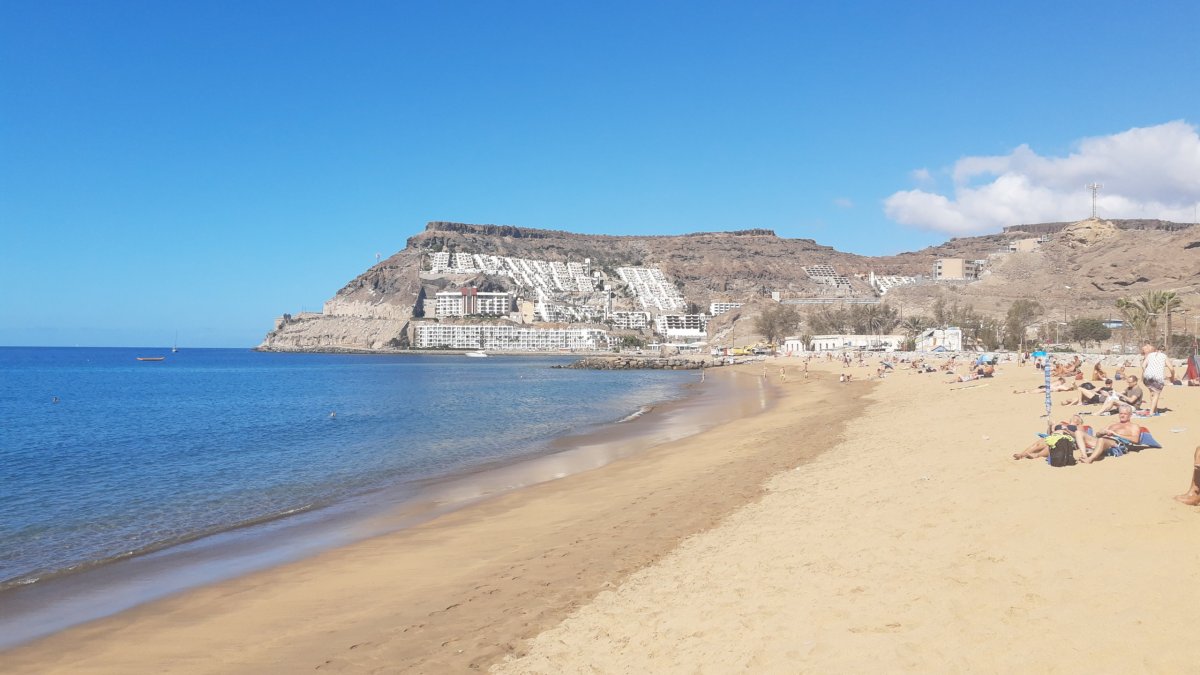 ... a krásná písečná pláž