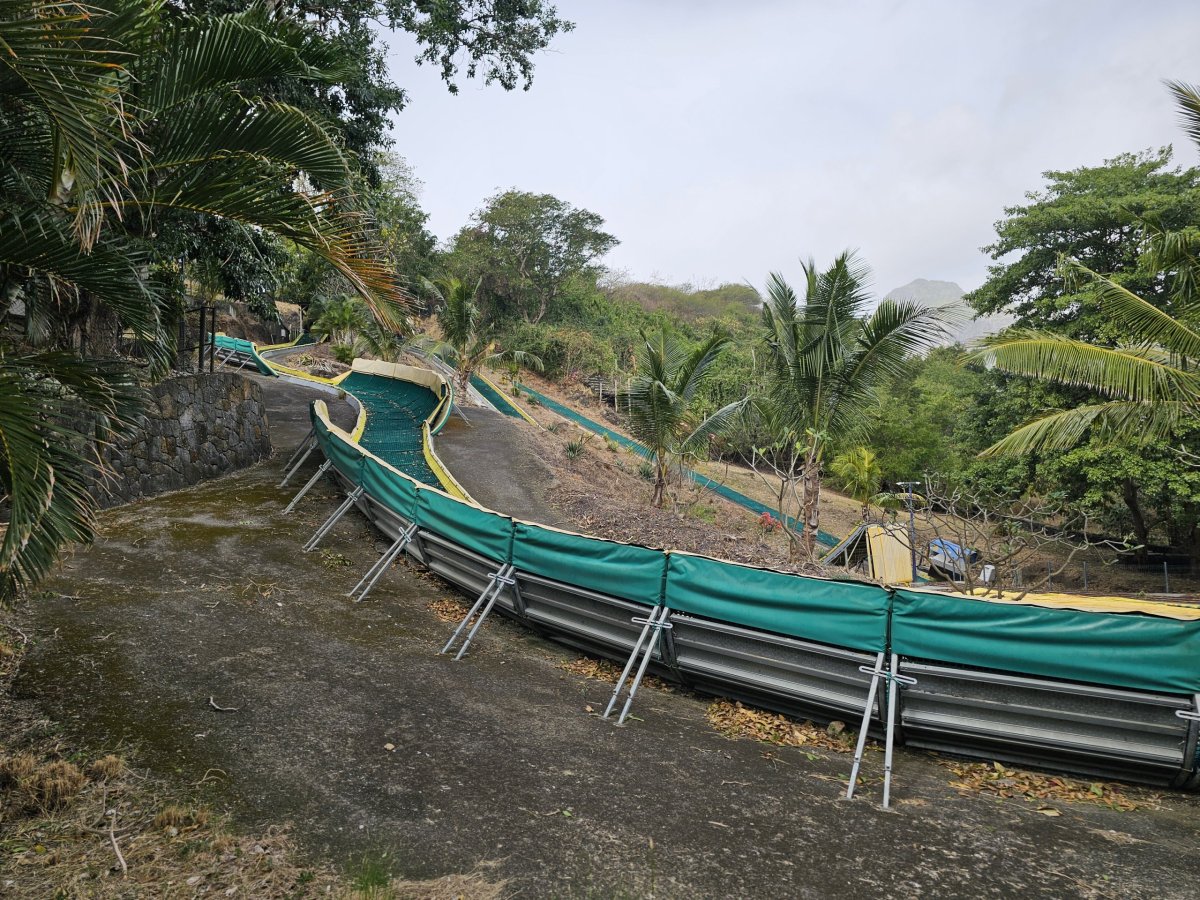 Tobogán v zoo Casela