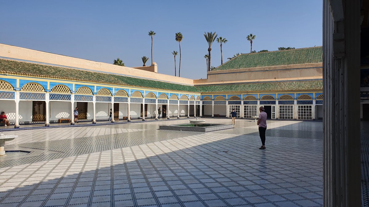 Palác al-Bahia z 19. století stojí za návštěvu. Nachází se poblíž židovské čtvrti Mellah.