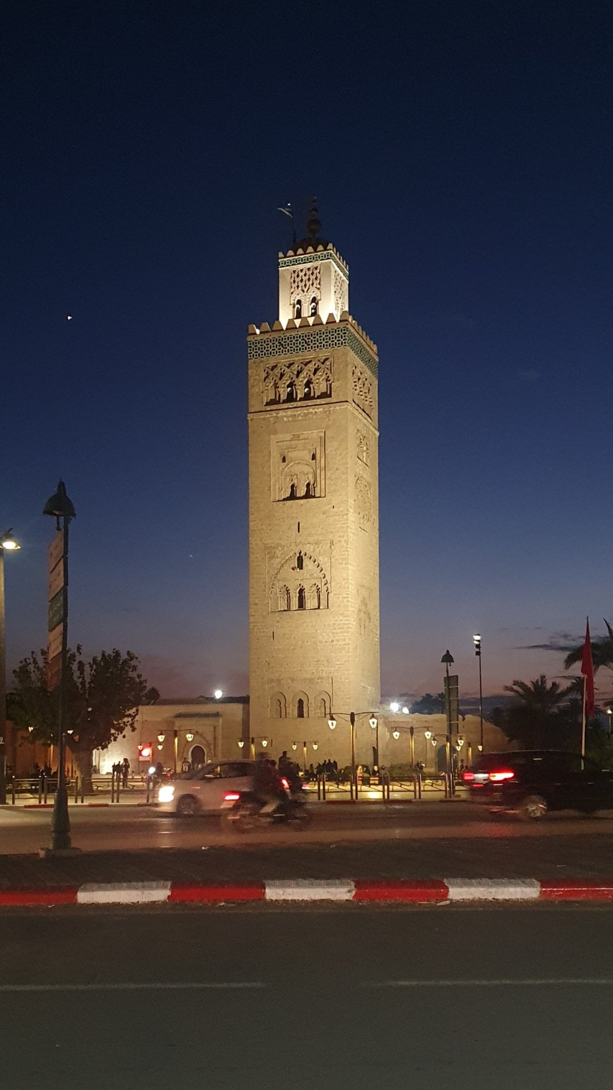 Minaret mešity Kutubíja dodává městu k večeru magickou atmosféru.
