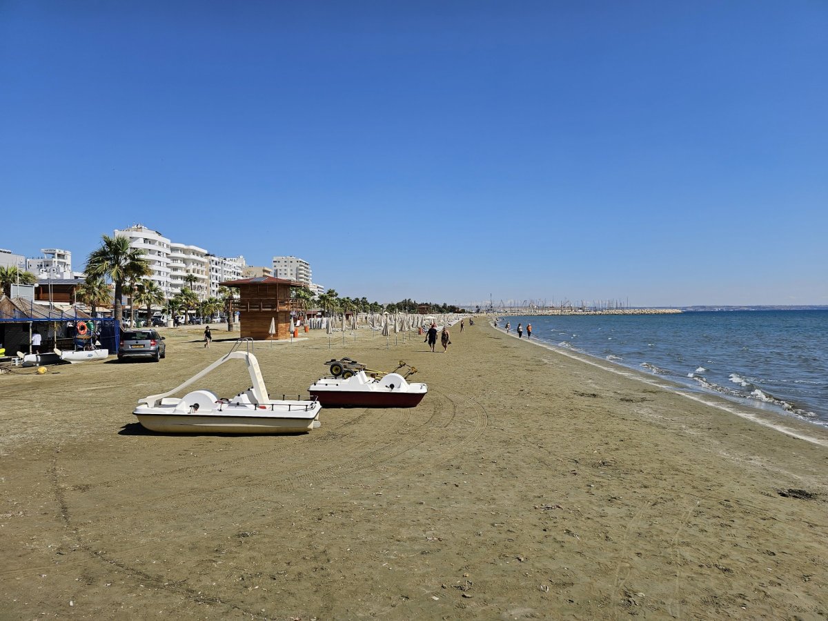 Hlavní pláž v Larnace