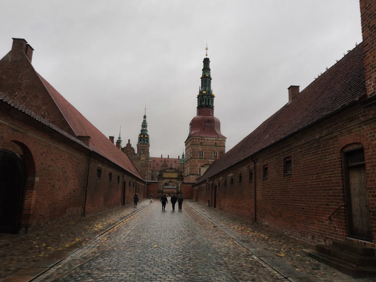 Předzámčí na prvním ostrůvku