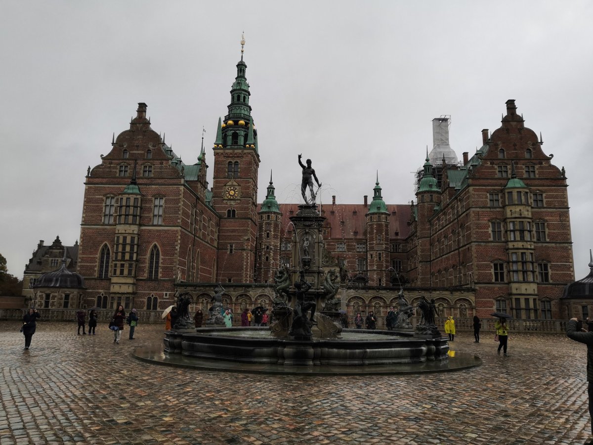 Kašna na druhém ostrůvku