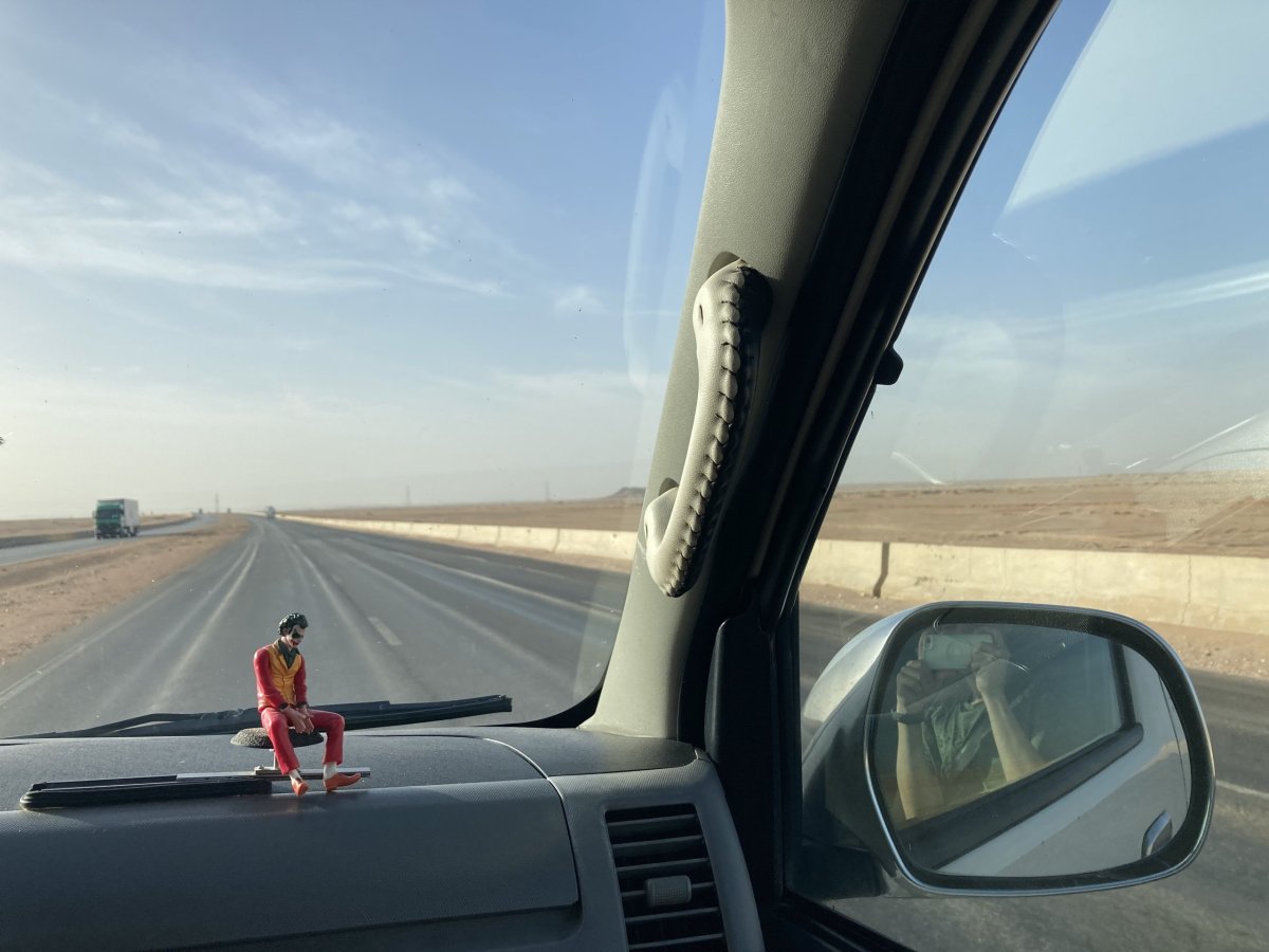 8 hodin, tři křižovatky.