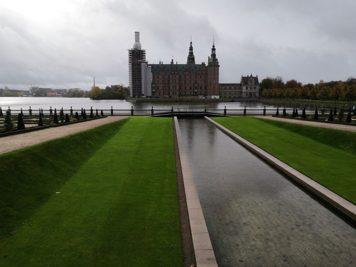 Pohled na zámek ze zahrad