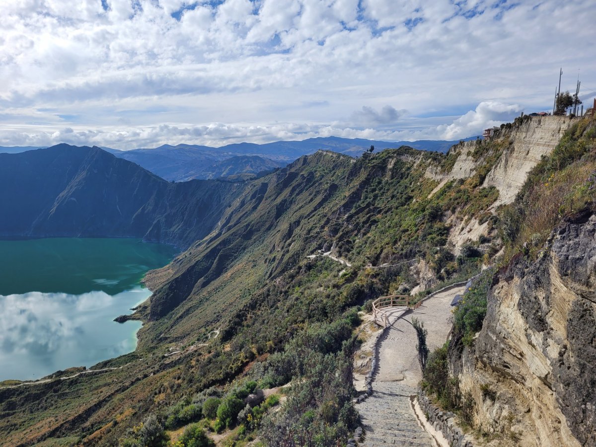 Cesta dolů do kráteru