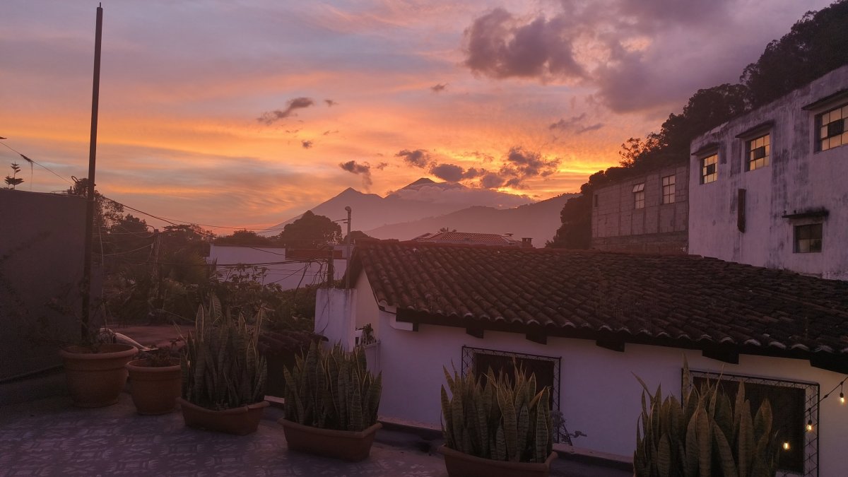 Sopky Acatenango a Fuego z terasy ubytování