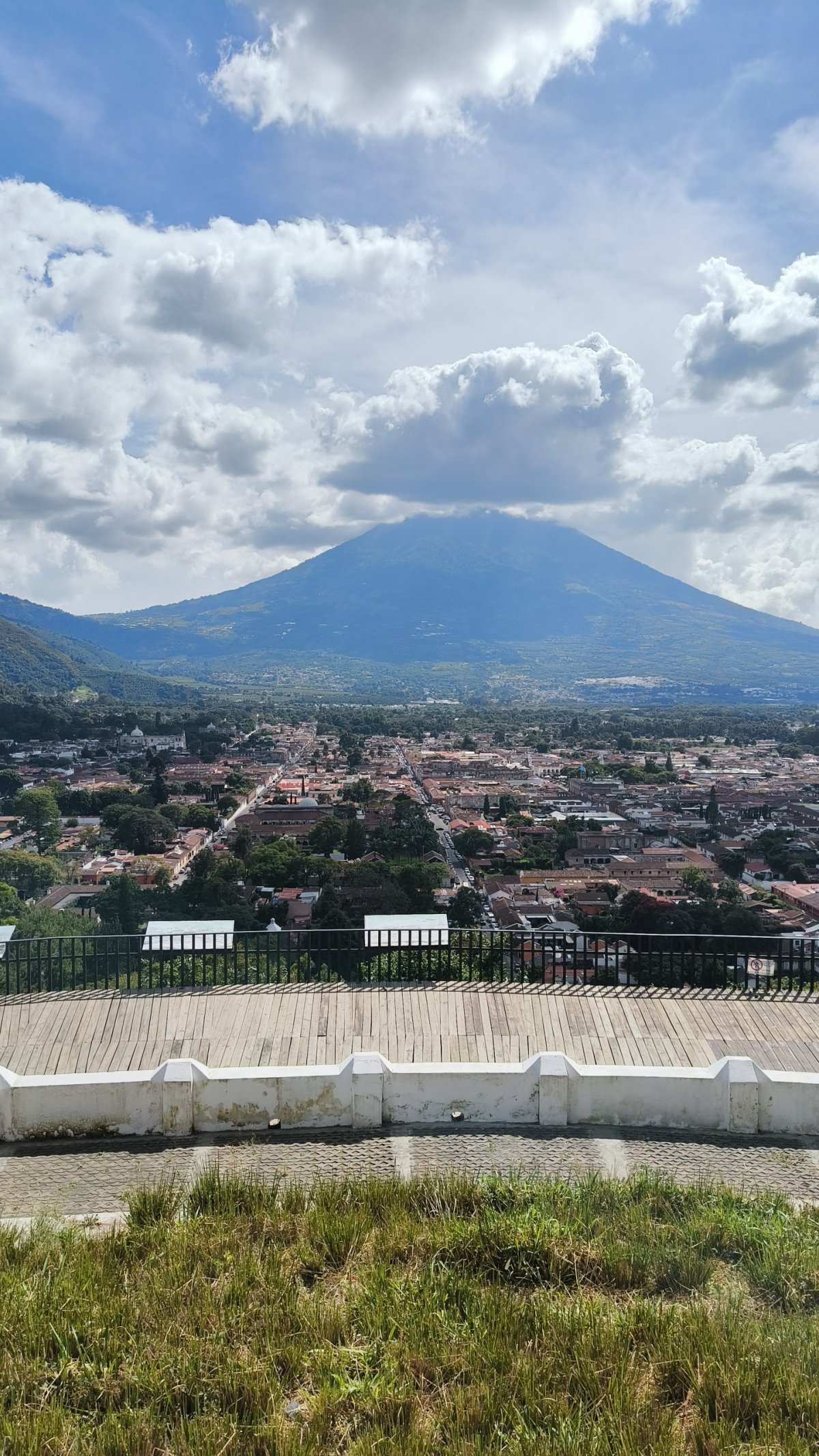 Pohled na sopku Agua ze Cerro de la Cruz 