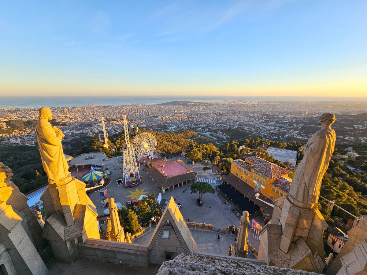 Výhled z terasy chrámu Tibidabo