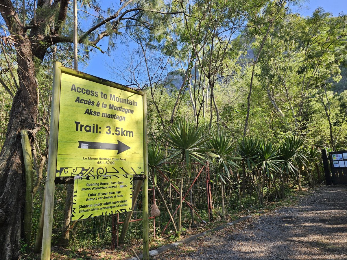 Informační cedule pod Le Morne