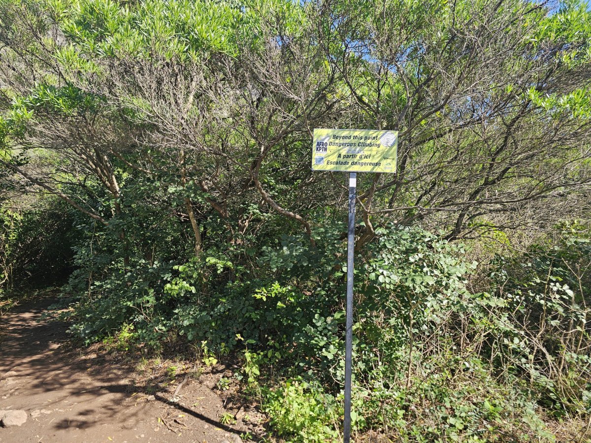 Upozornění na nebezpečné lezecké úseky