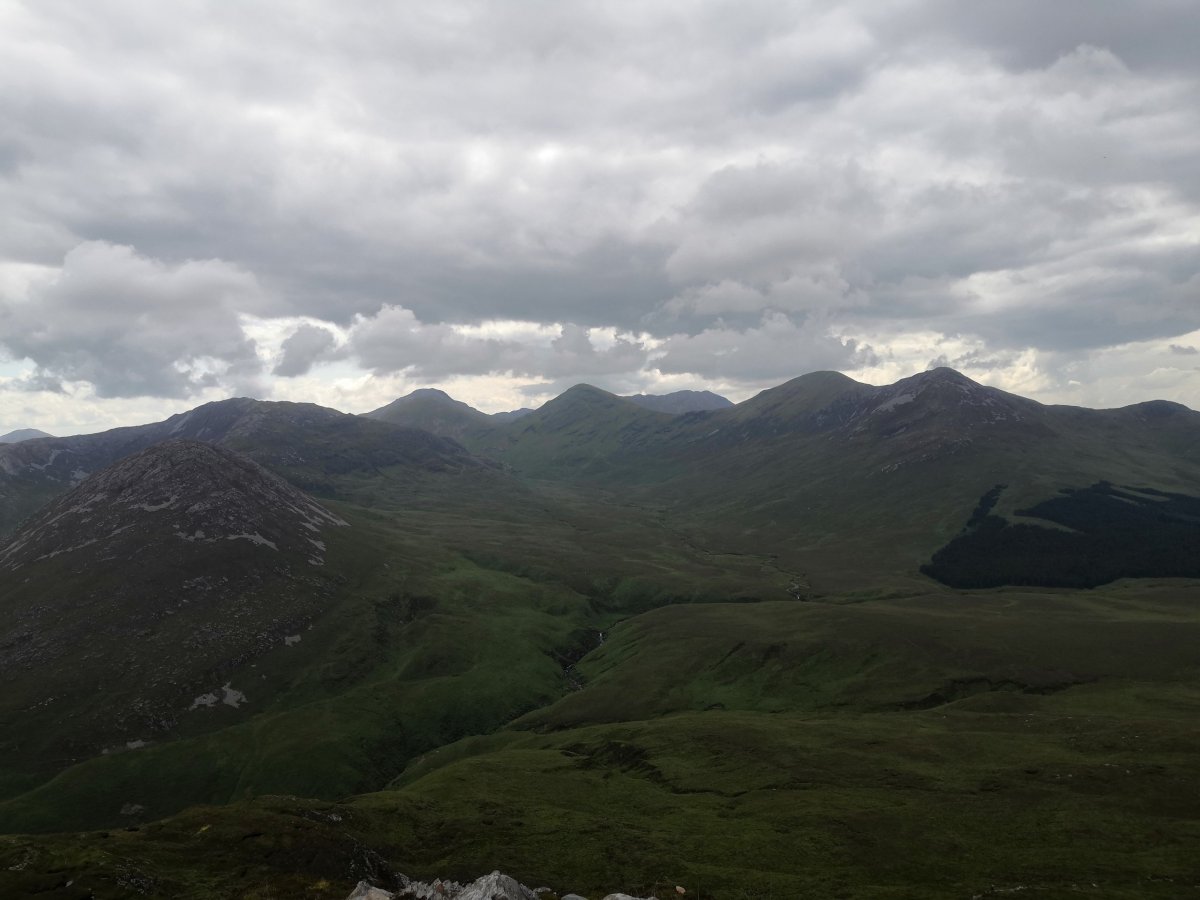 Řeka Polladirk tekoucí z kopců