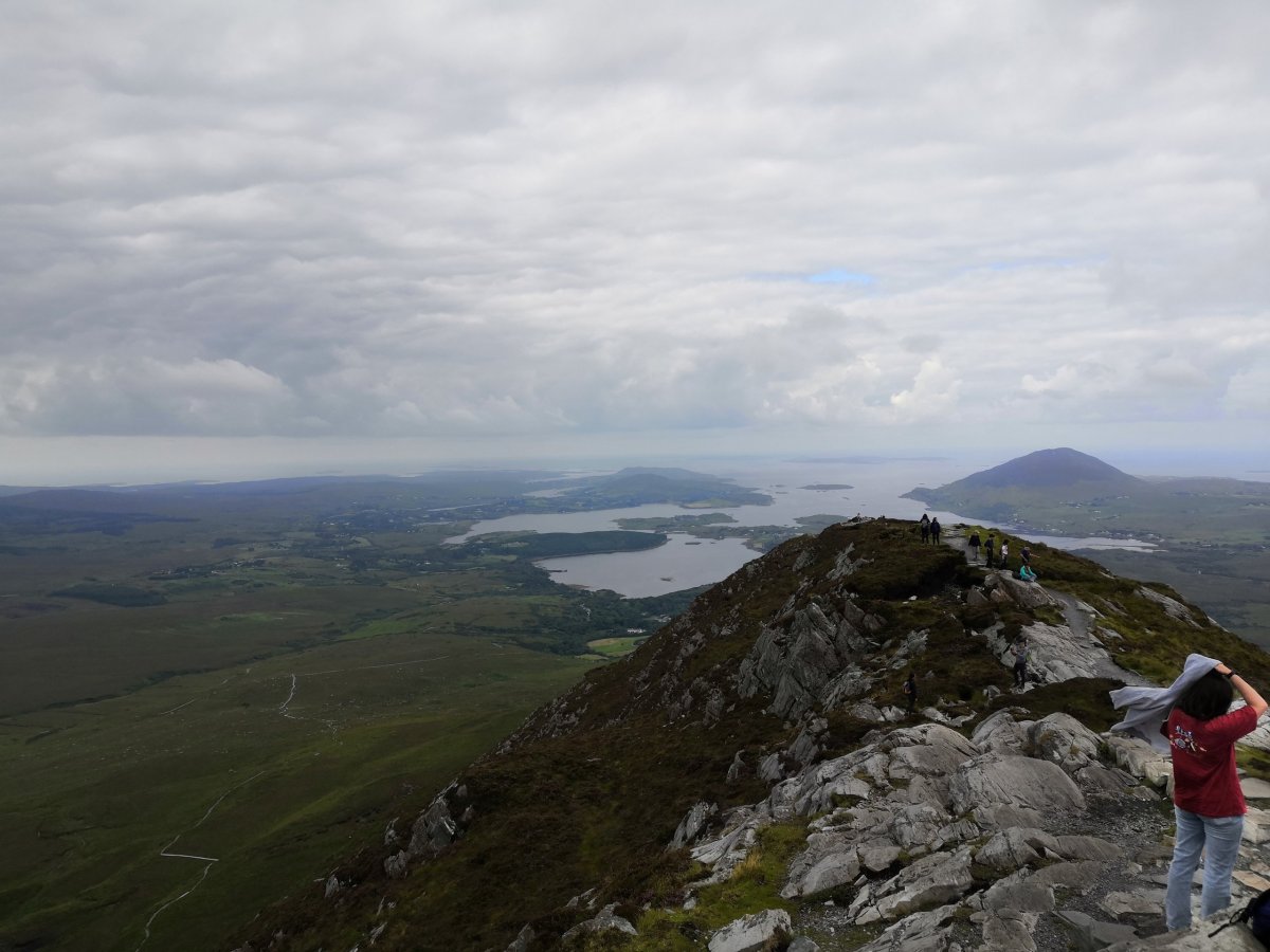 Pohled z vrcholu na západ