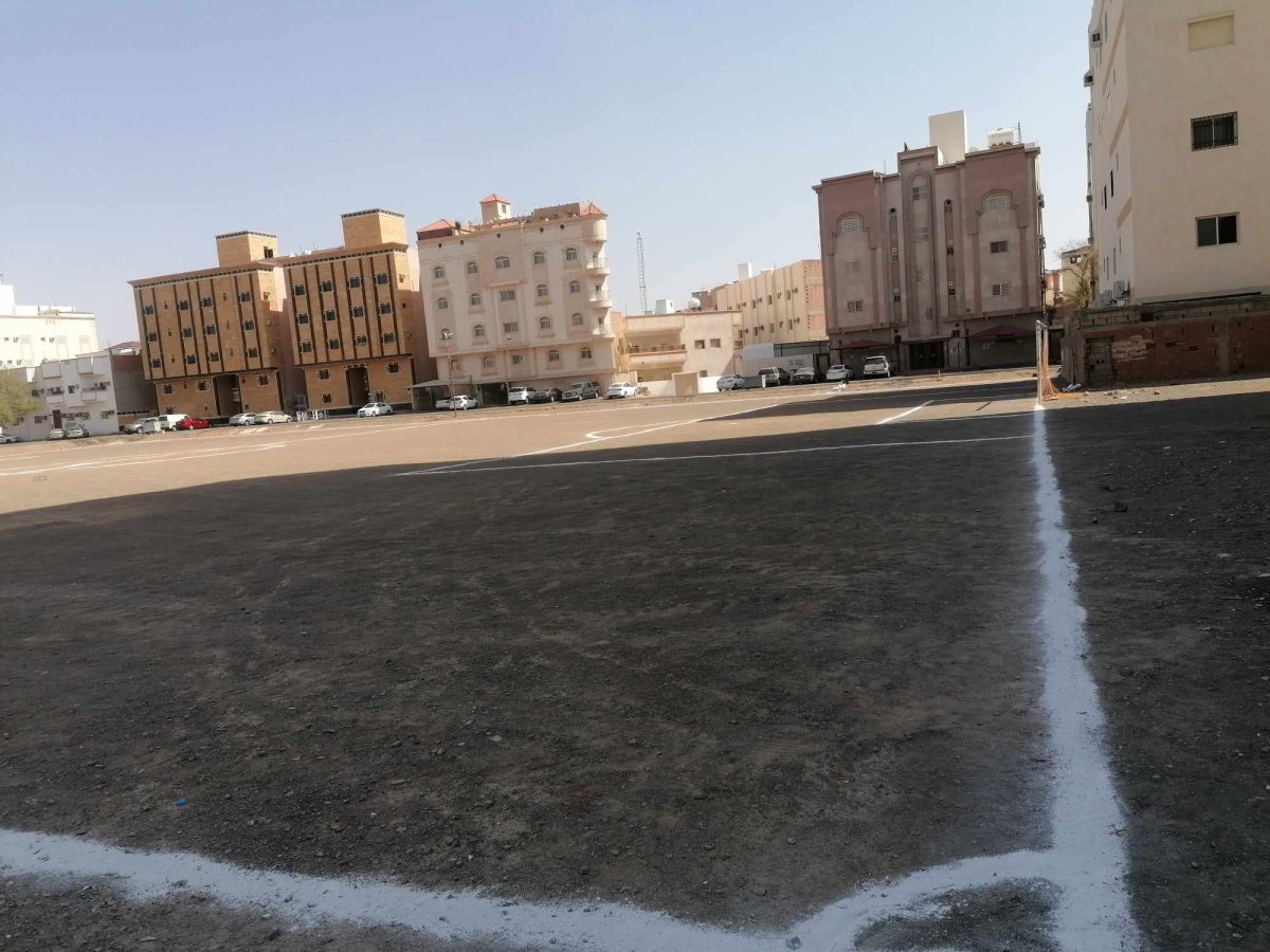 Fotbalový plácek v okrajové čtvrti Medíny