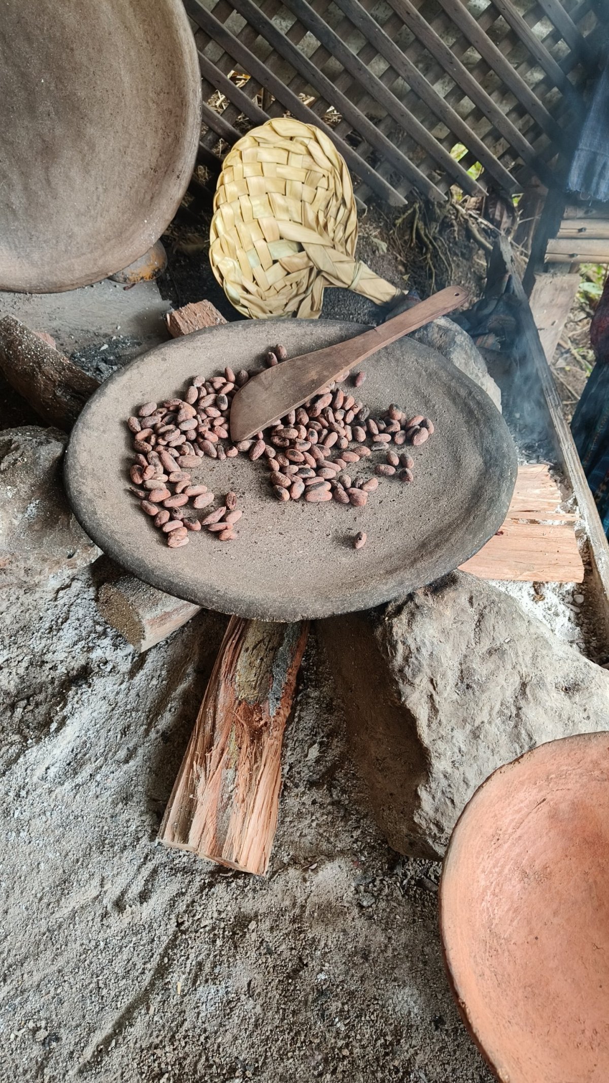 Pak se to horké loupe