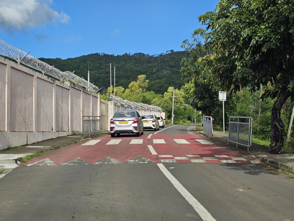 Příčný práh, přechod pro chodce