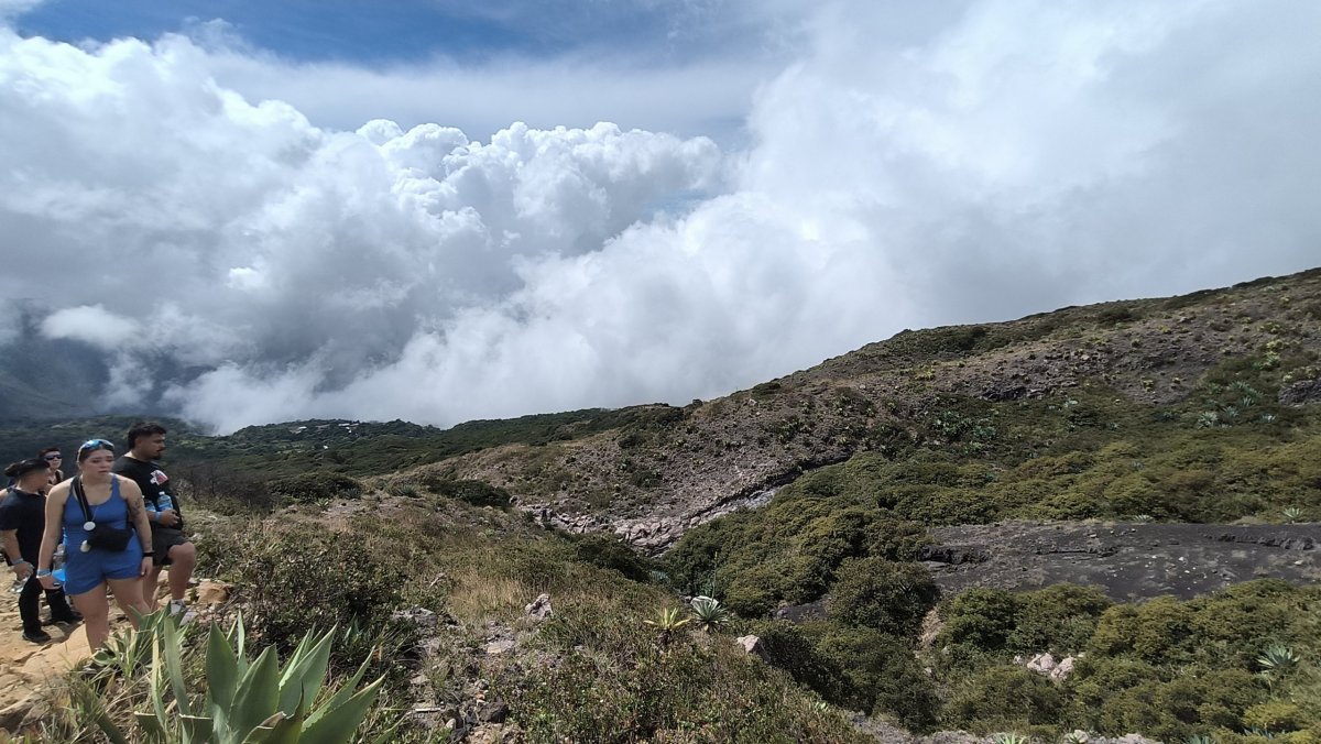 Během výstupu na sopku Santa Ana