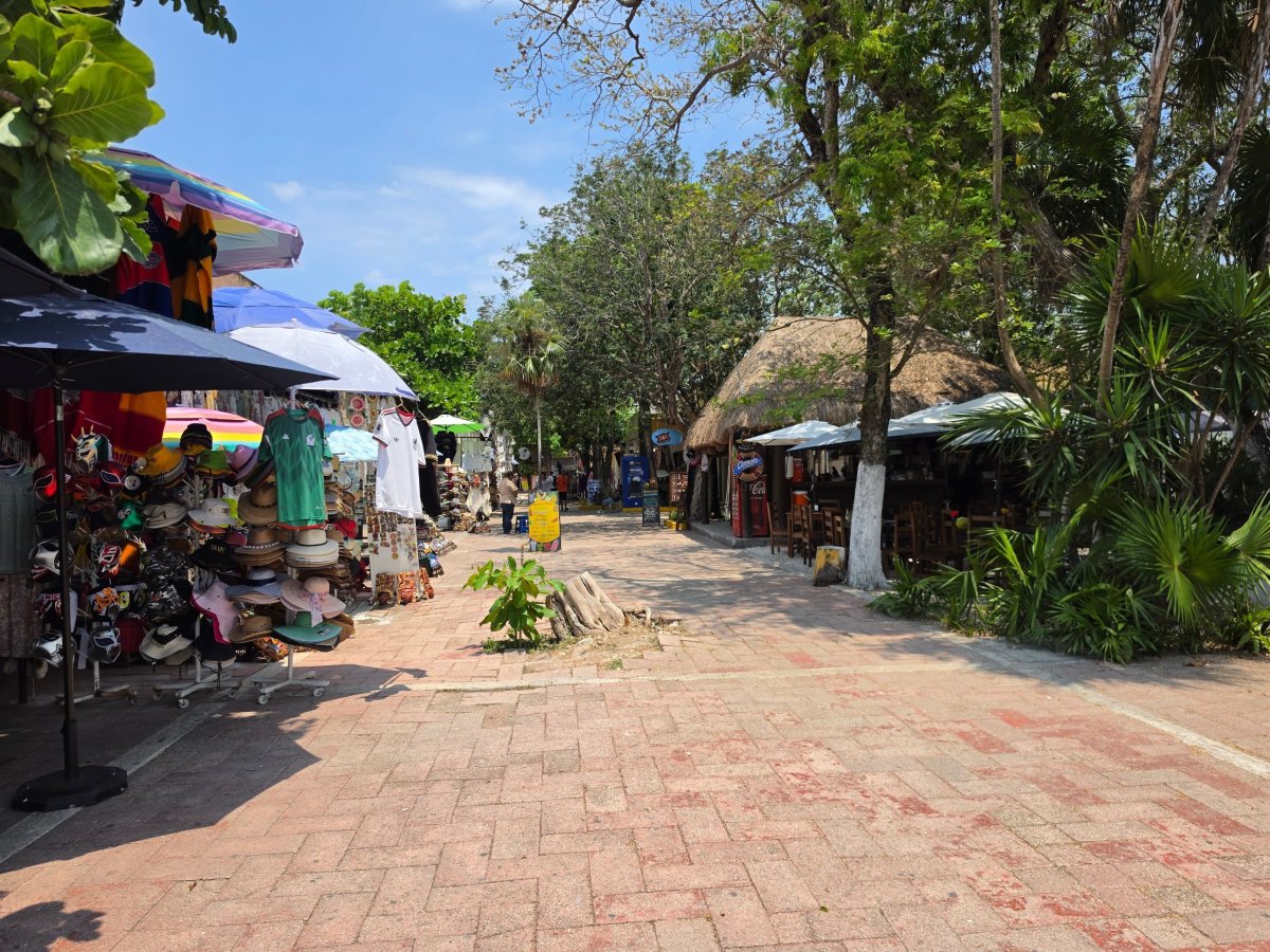 Zona Arqueológica de Tulum, obchody se suvenýry