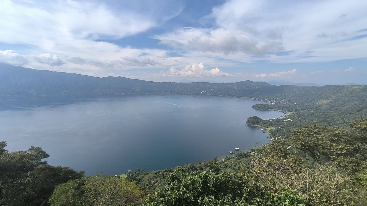 jezero Coatepeque