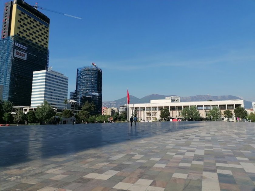 Tirana náměstí 