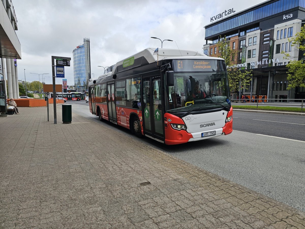 Zastávka autobusu E1 v centru města