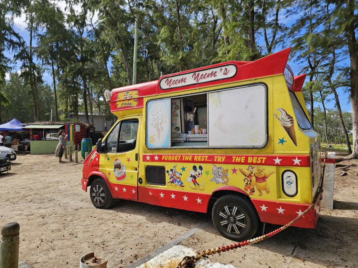 Stánek se zmrzlinou na pláži La Cambuse