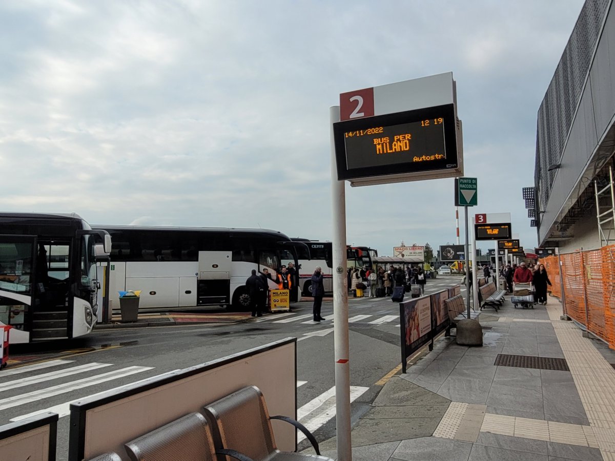 Zastávky autobusů směr Milán