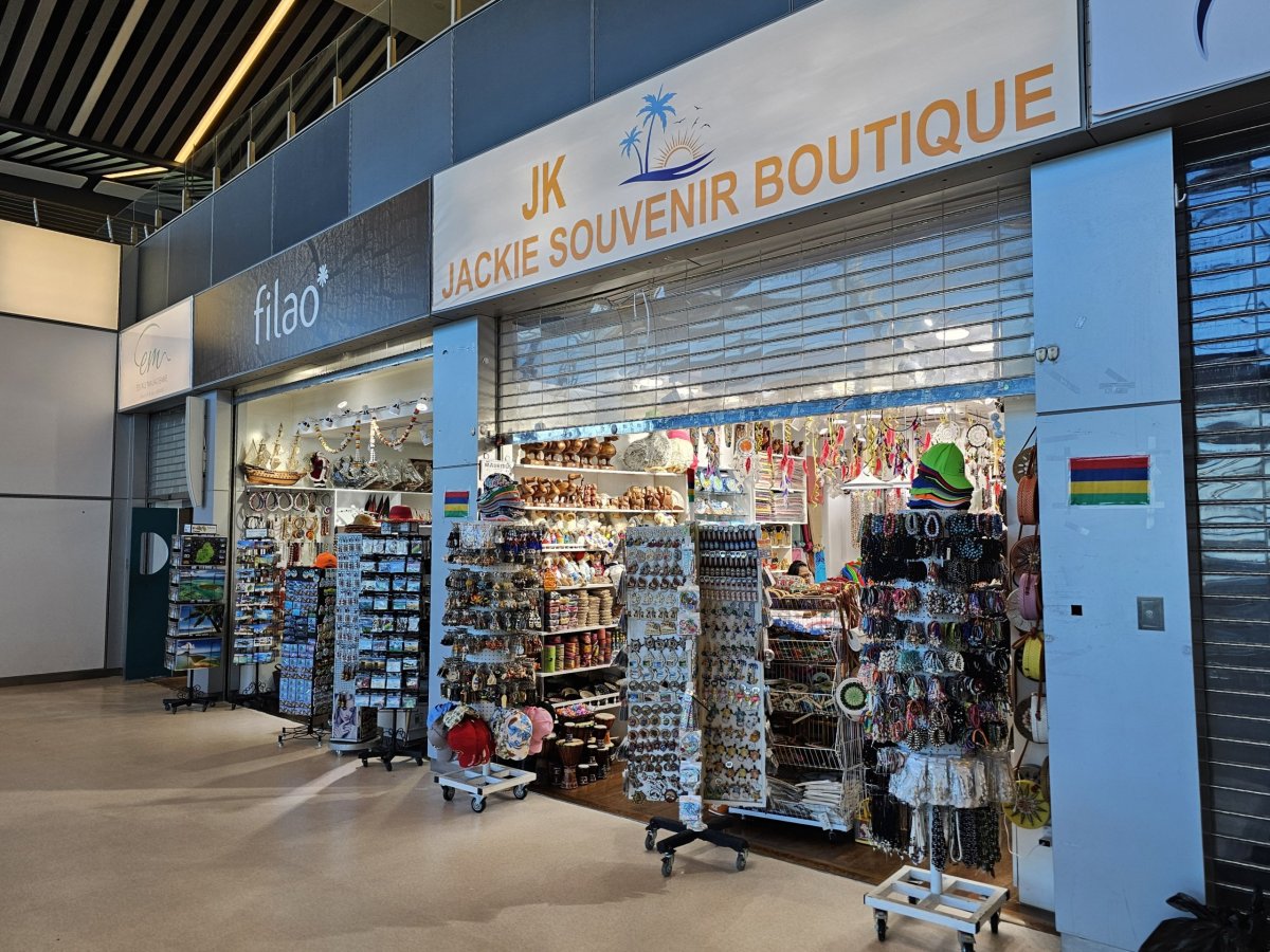 Obchody se suvenýry v tranzitní zóně