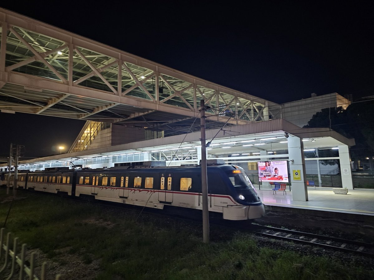 Stanice metra na letišti Izmir