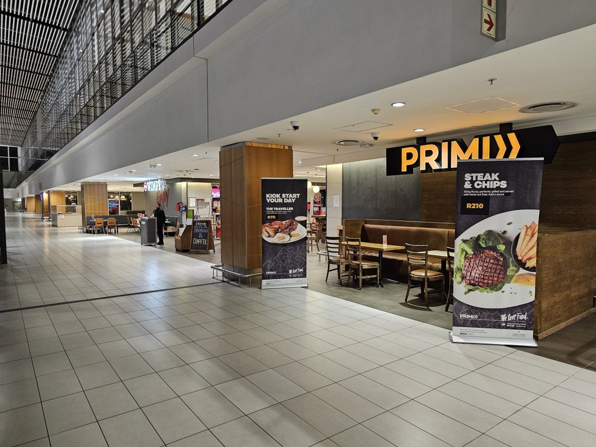 Fast foody v odletové hale, veřejná část