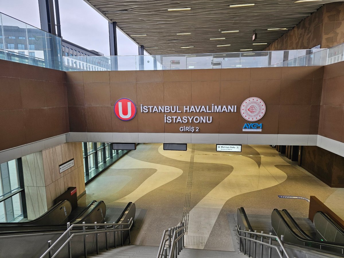 Stanice metra na letišti Istanbul