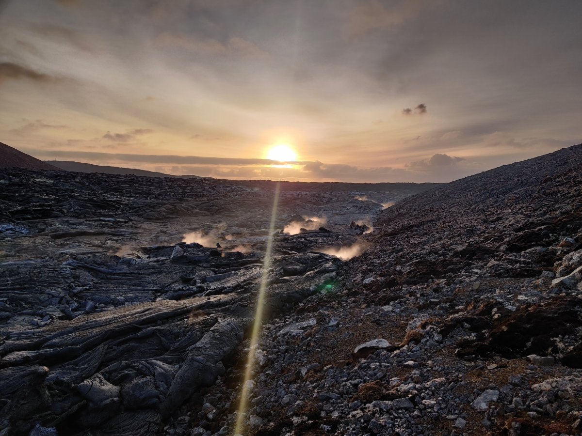 Fagradalsfjall a ještě kouřící láva