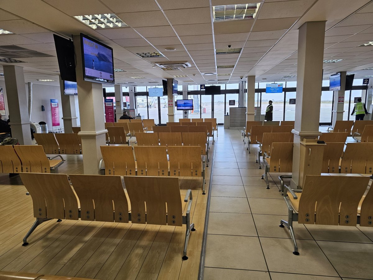 Prostor odletových bran, tranzitní část