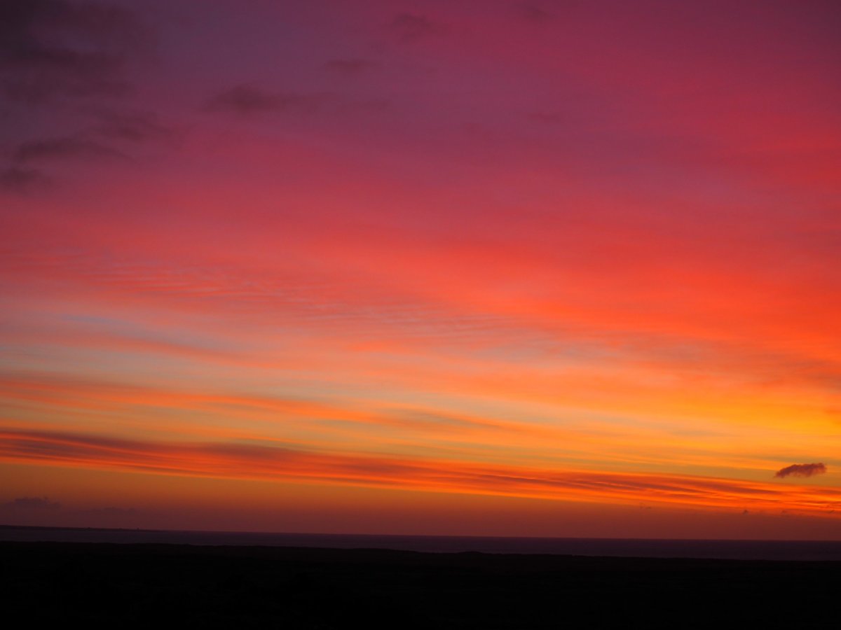 Východ slunce takto krásně zabarvil oblohu